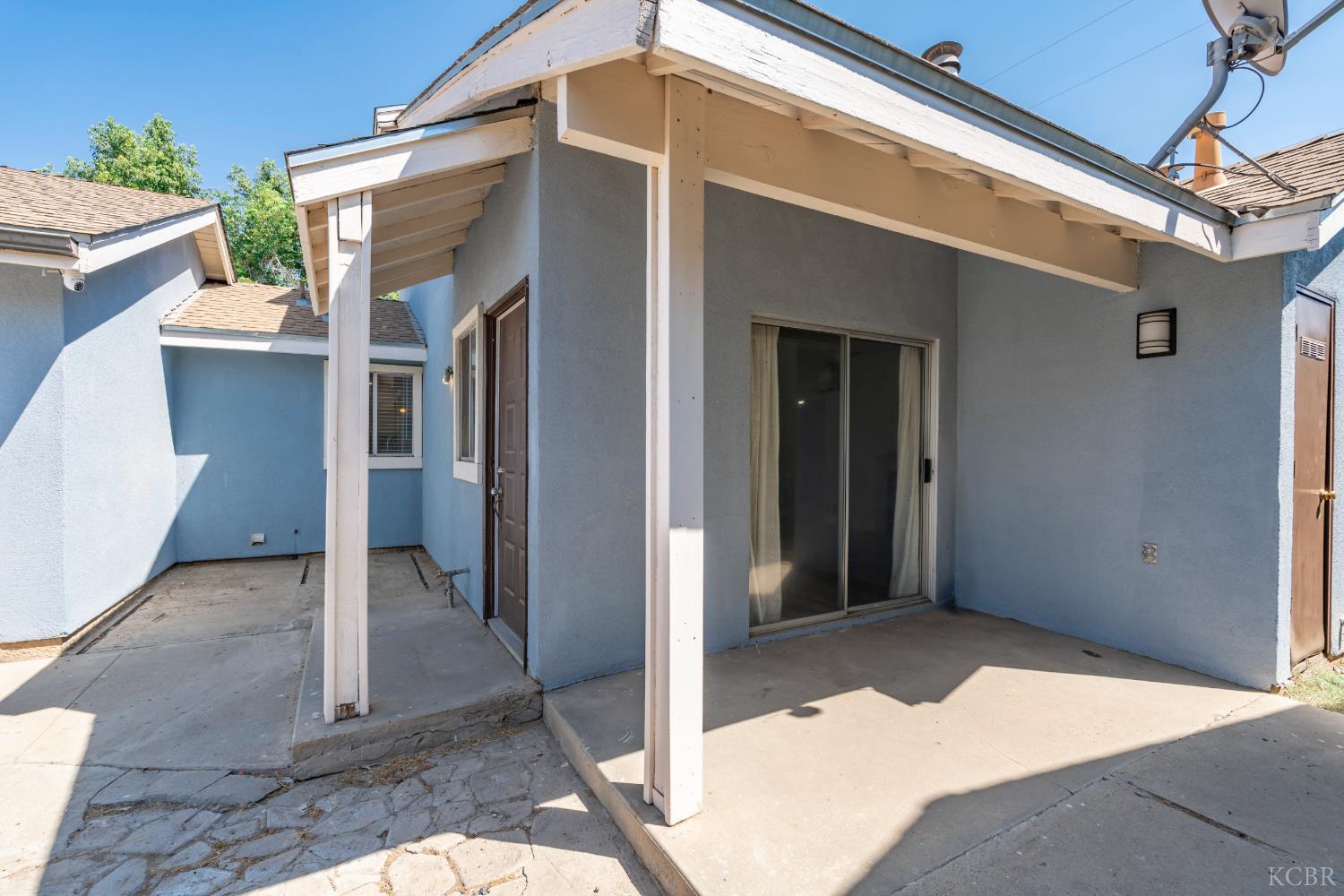 2760 N Selland Ave, Fresno, CA 93722