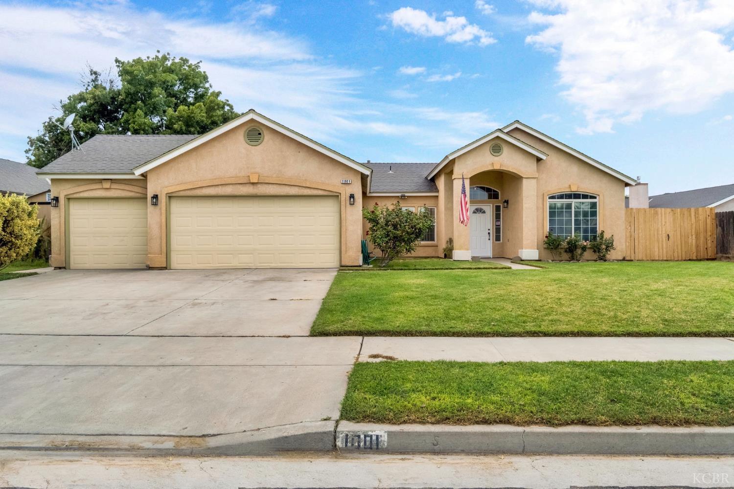 1001 Evergreen Ave, Lemoore, CA 93245