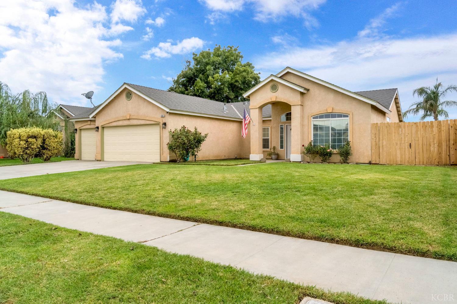 1001 Evergreen Ave, Lemoore, CA 93245