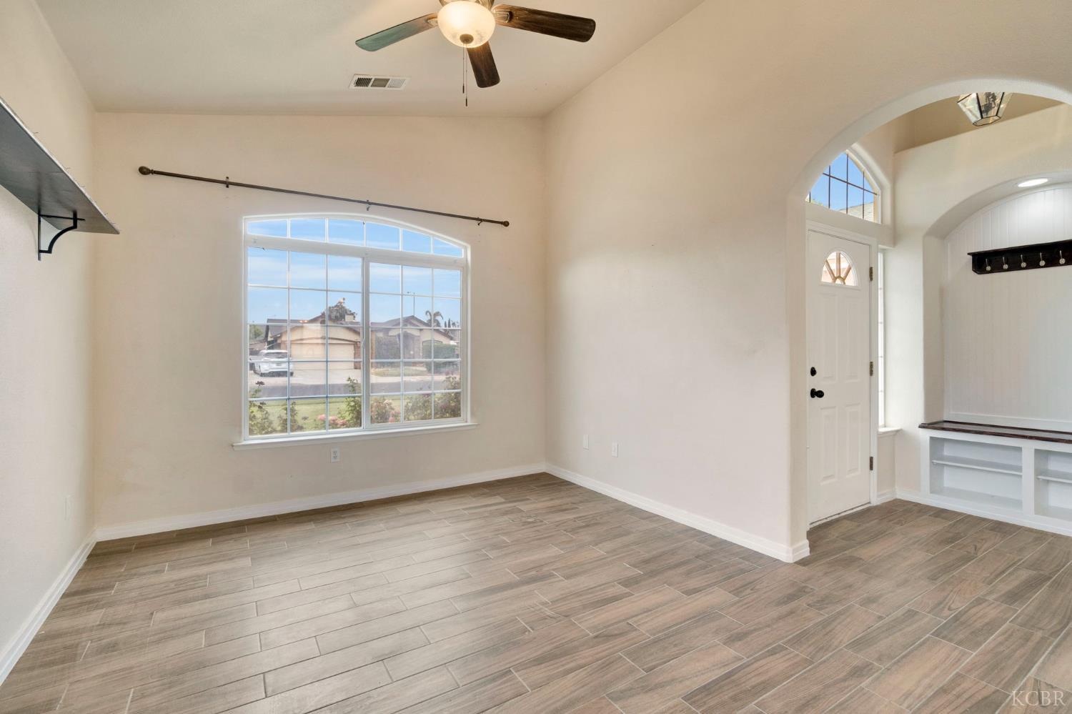 1001 Evergreen Ave, Lemoore, CA 93245