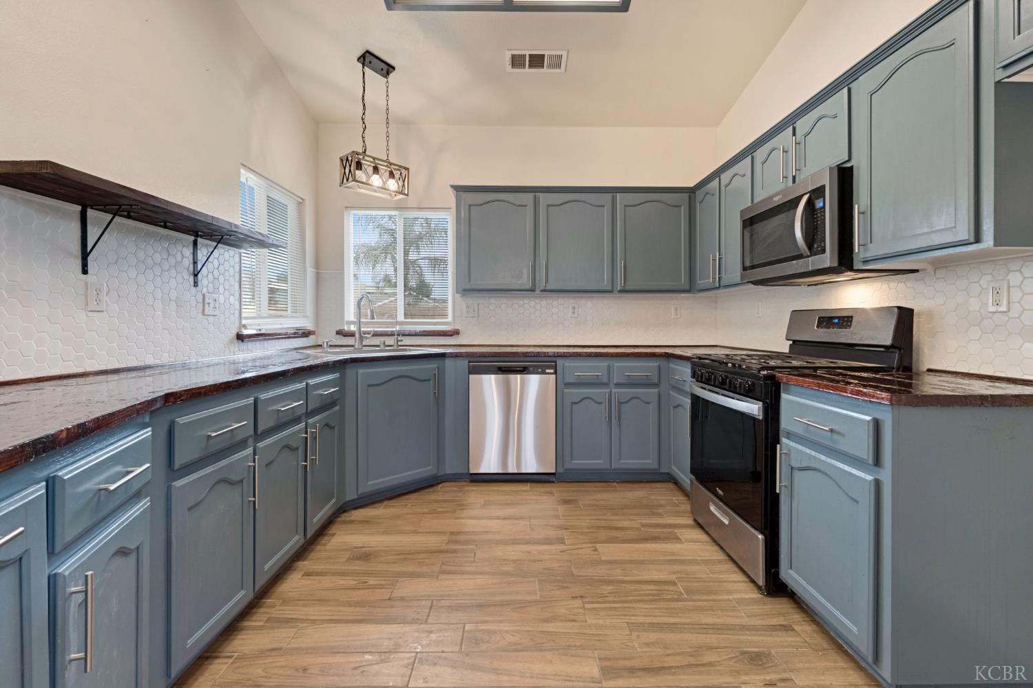 1001 Evergreen Ave, Lemoore, CA 93245