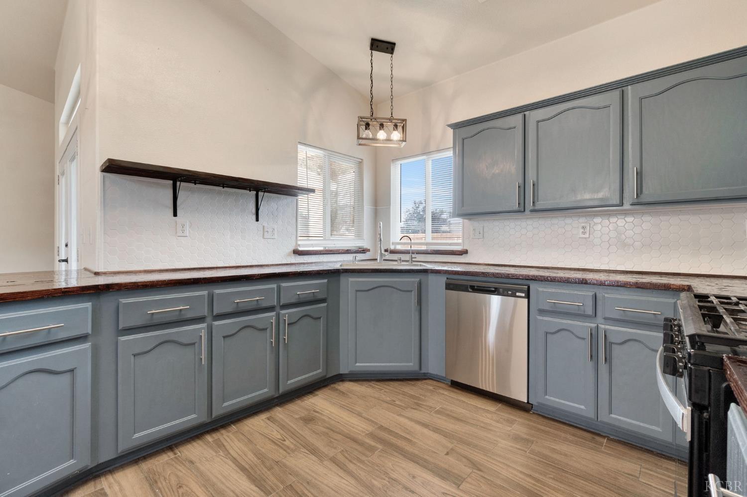 1001 Evergreen Ave, Lemoore, CA 93245