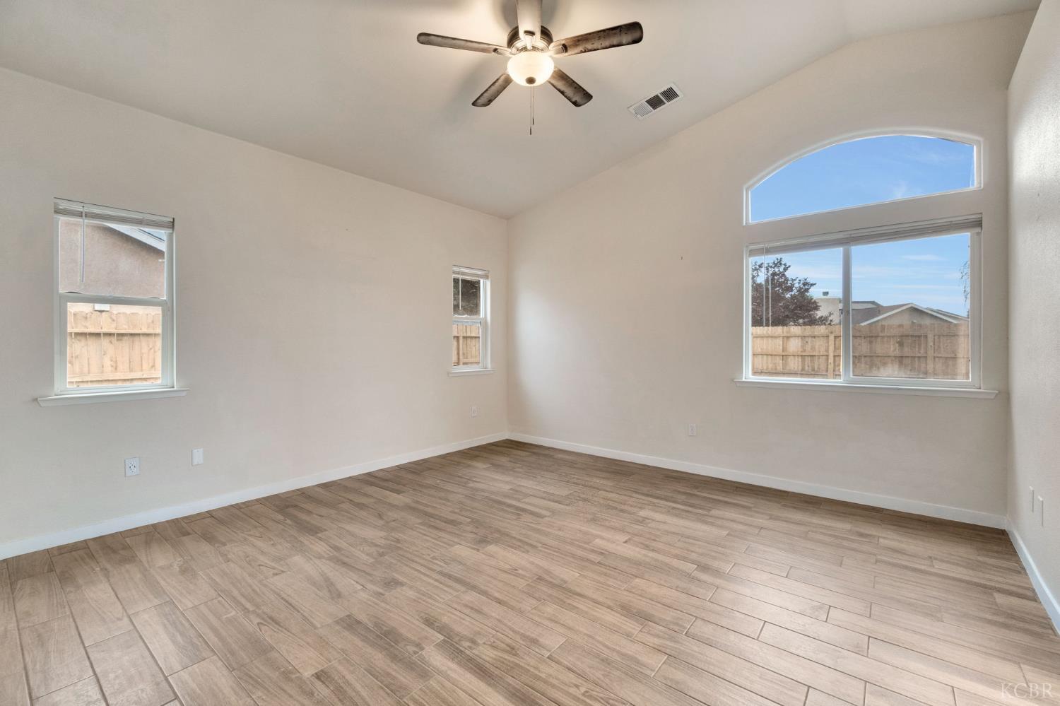 1001 Evergreen Ave, Lemoore, CA 93245