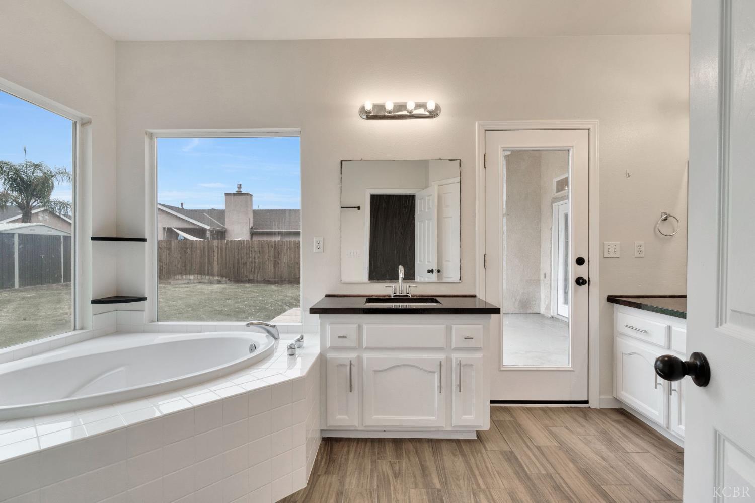 1001 Evergreen Ave, Lemoore, CA 93245