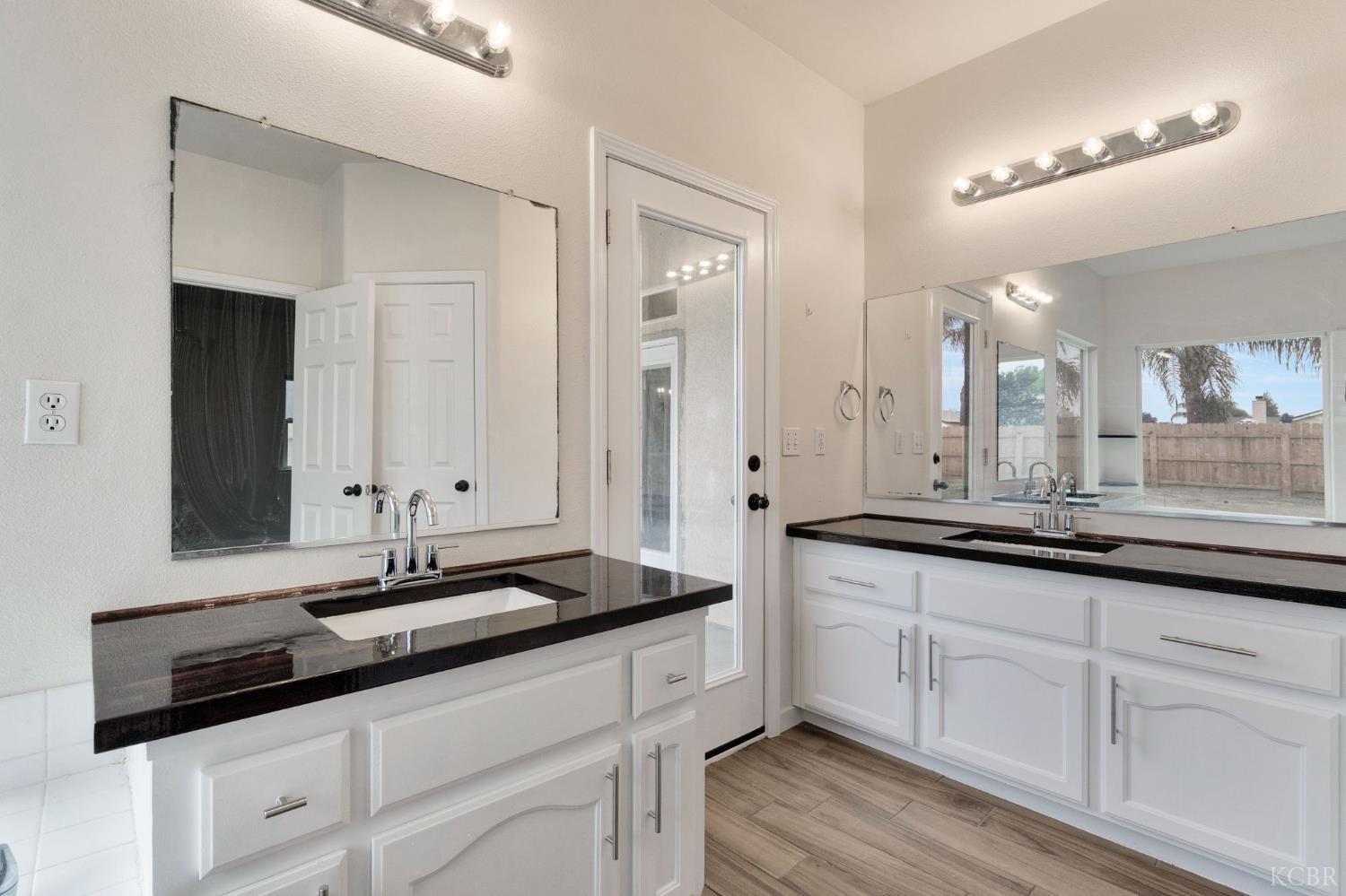 1001 Evergreen Ave, Lemoore, CA 93245