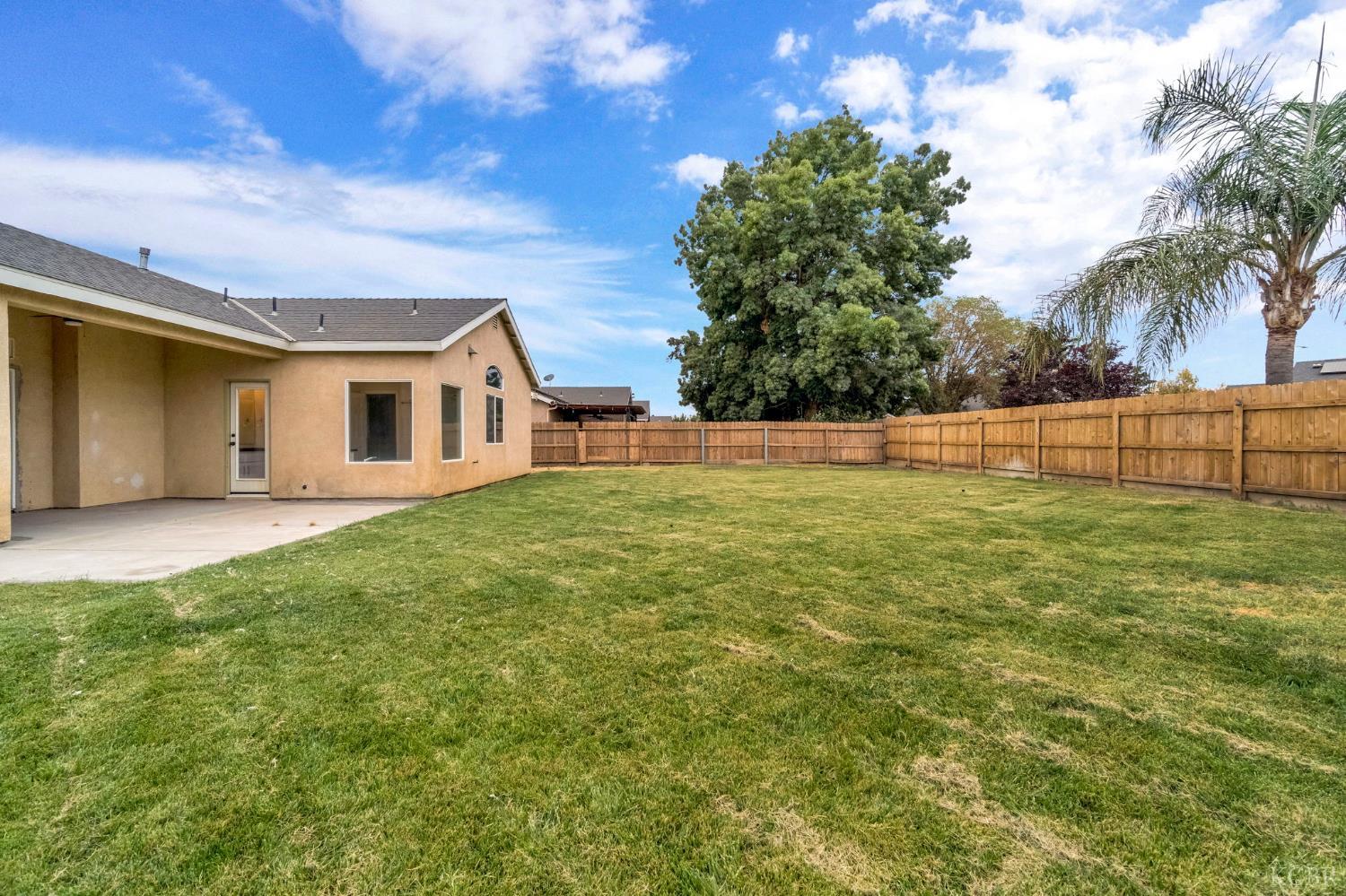 1001 Evergreen Ave, Lemoore, CA 93245