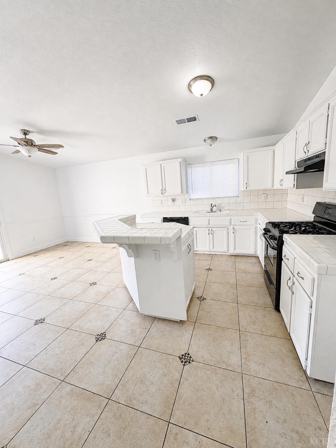 857 Isaac Newton Dr, Hanford, CA 93230