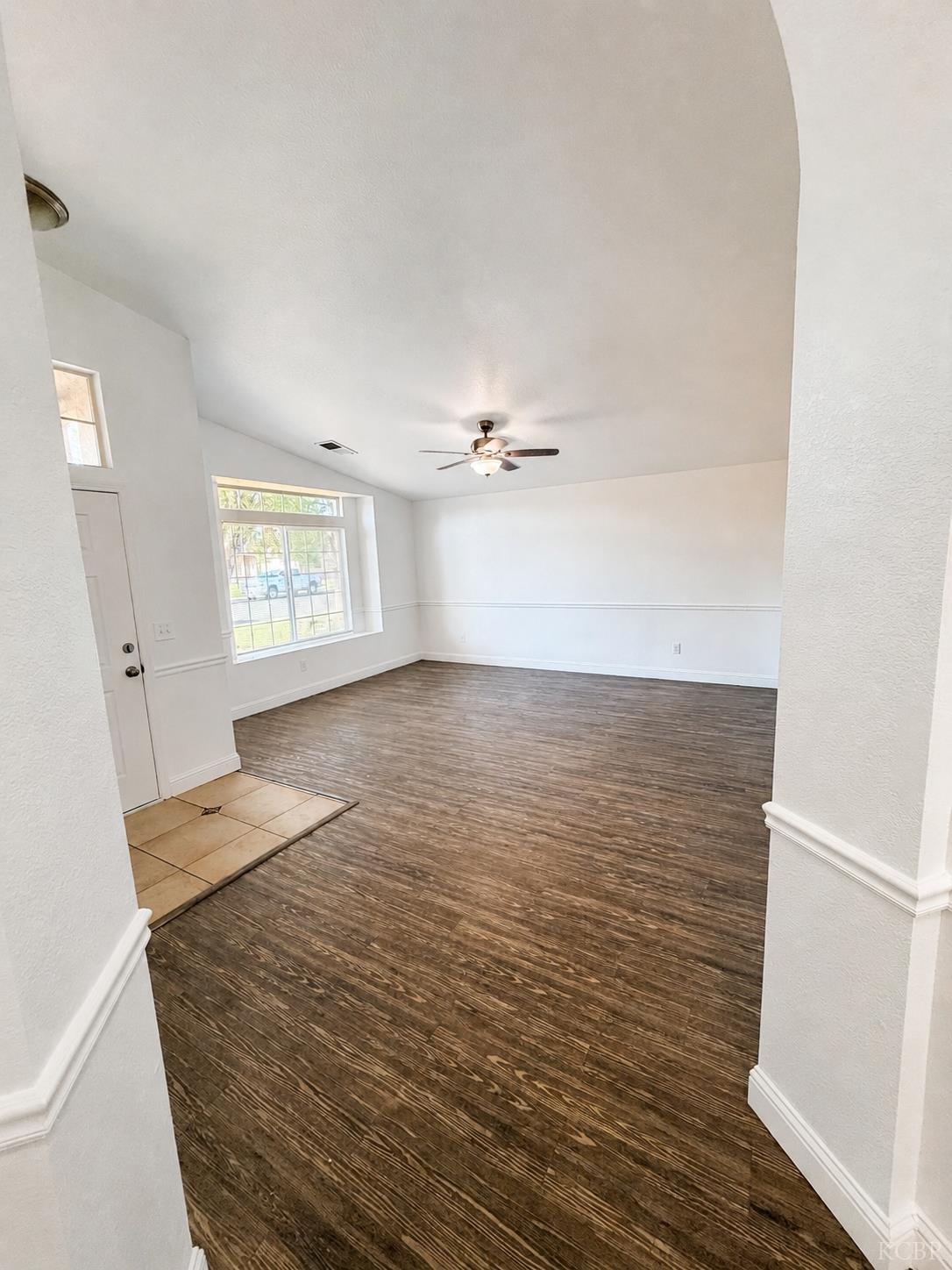 857 Isaac Newton Dr, Hanford, CA 93230