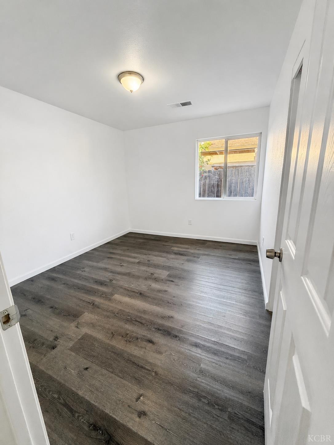 857 Isaac Newton Dr, Hanford, CA 93230