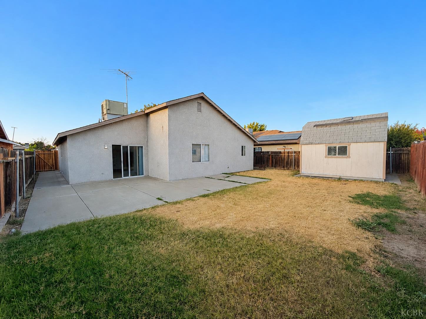 857 Isaac Newton Dr, Hanford, CA 93230