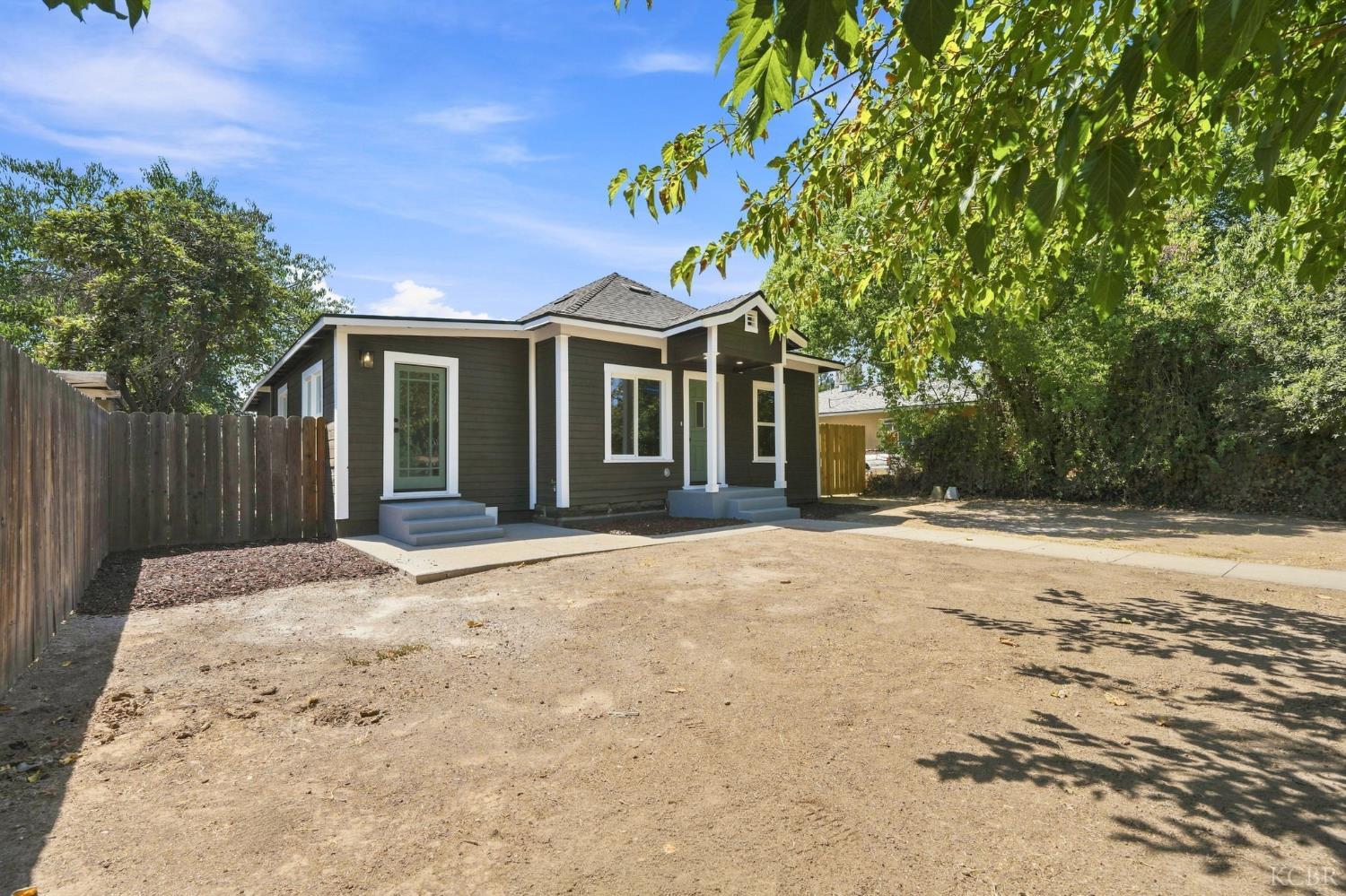1145 D St, Reedley, CA 93654
