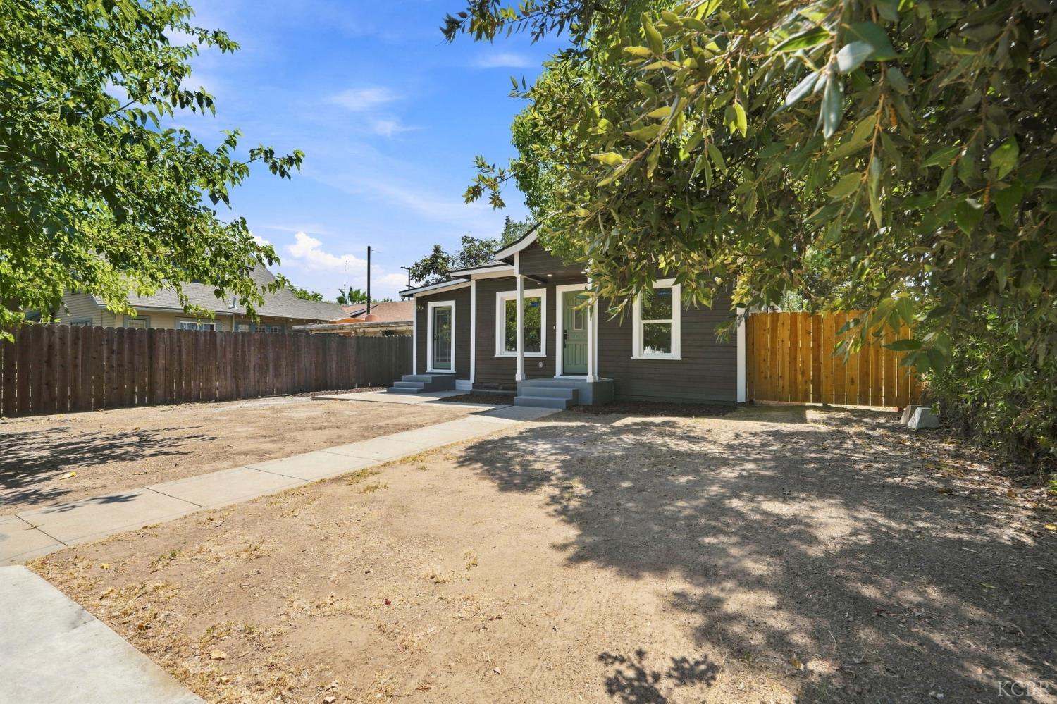 1145 D St, Reedley, CA 93654