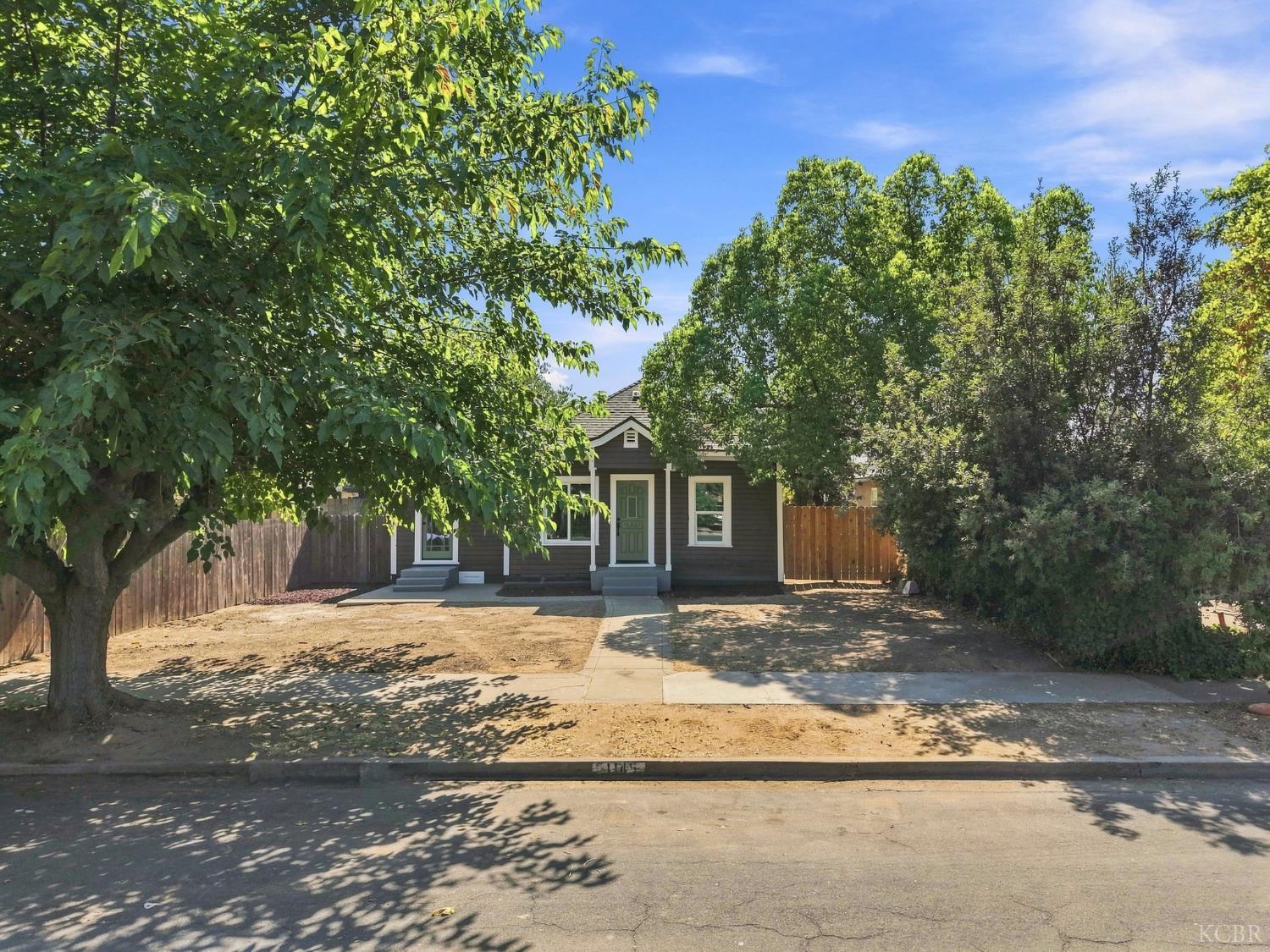 1145 D St, Reedley, CA 93654