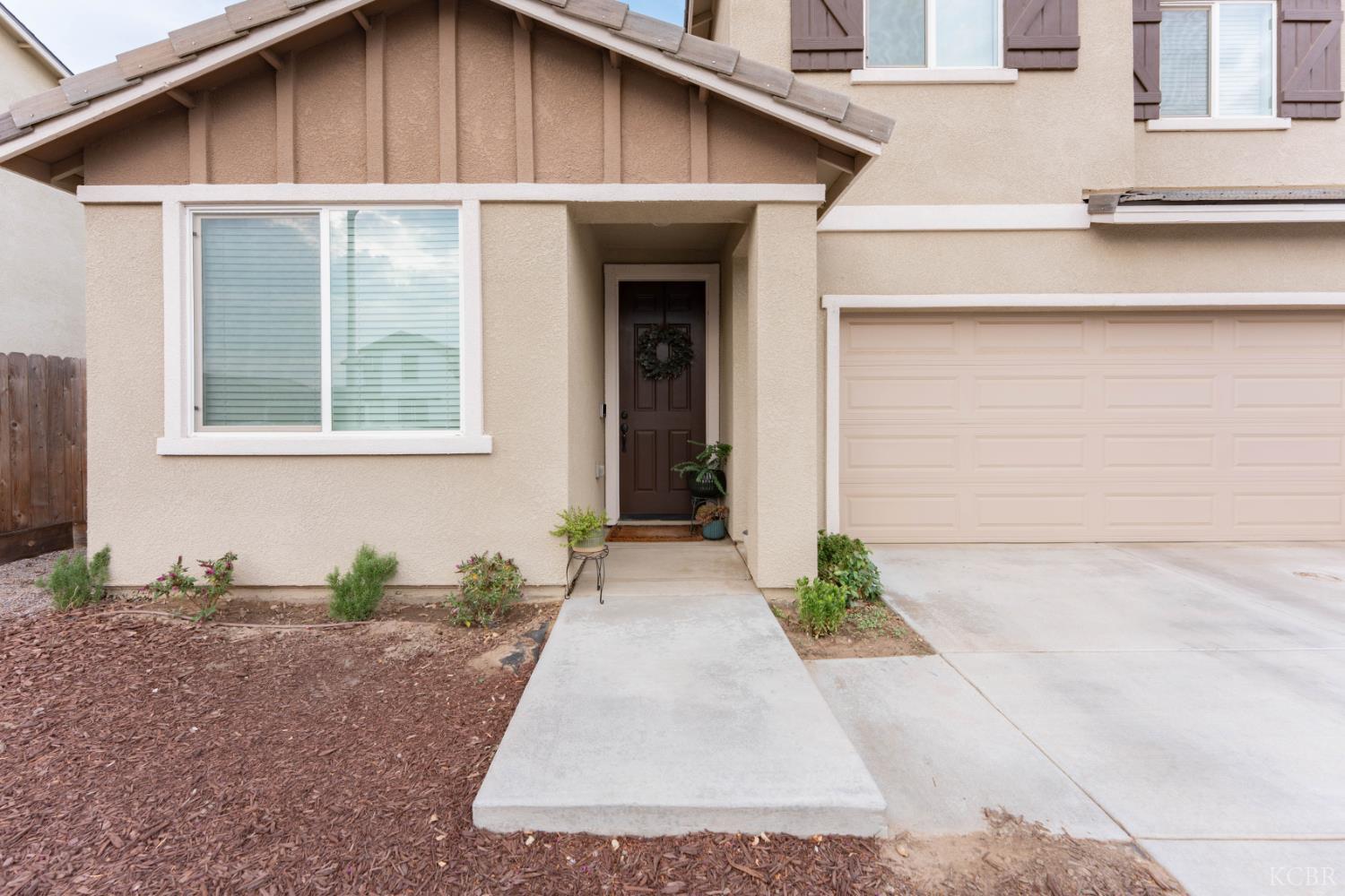 2258 S Manzanita Ct, Visalia, CA 93292