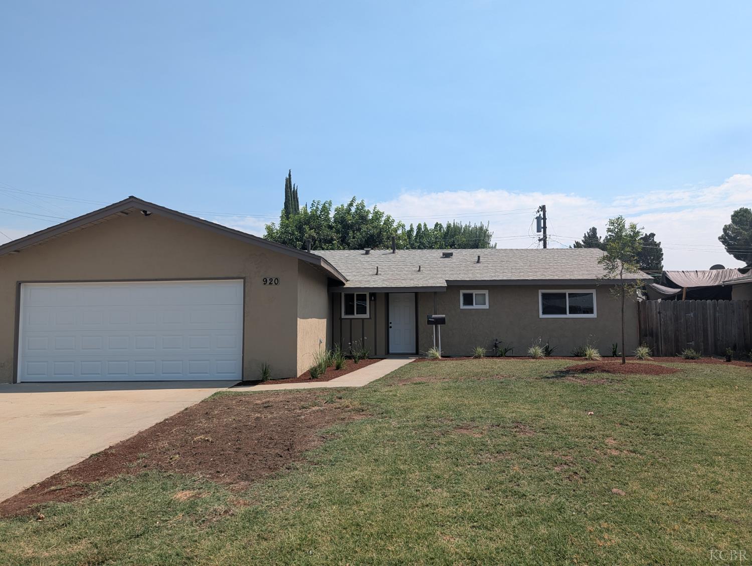 920 Avocado Dr, Lemoore, CA 93245