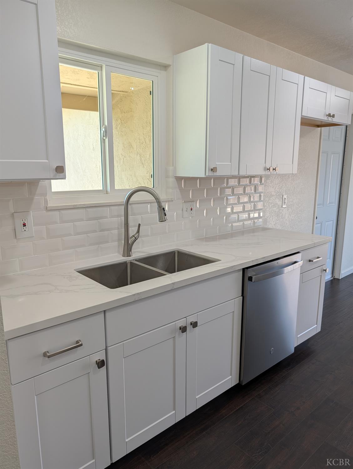 920 Avocado Dr, Lemoore, CA 93245
