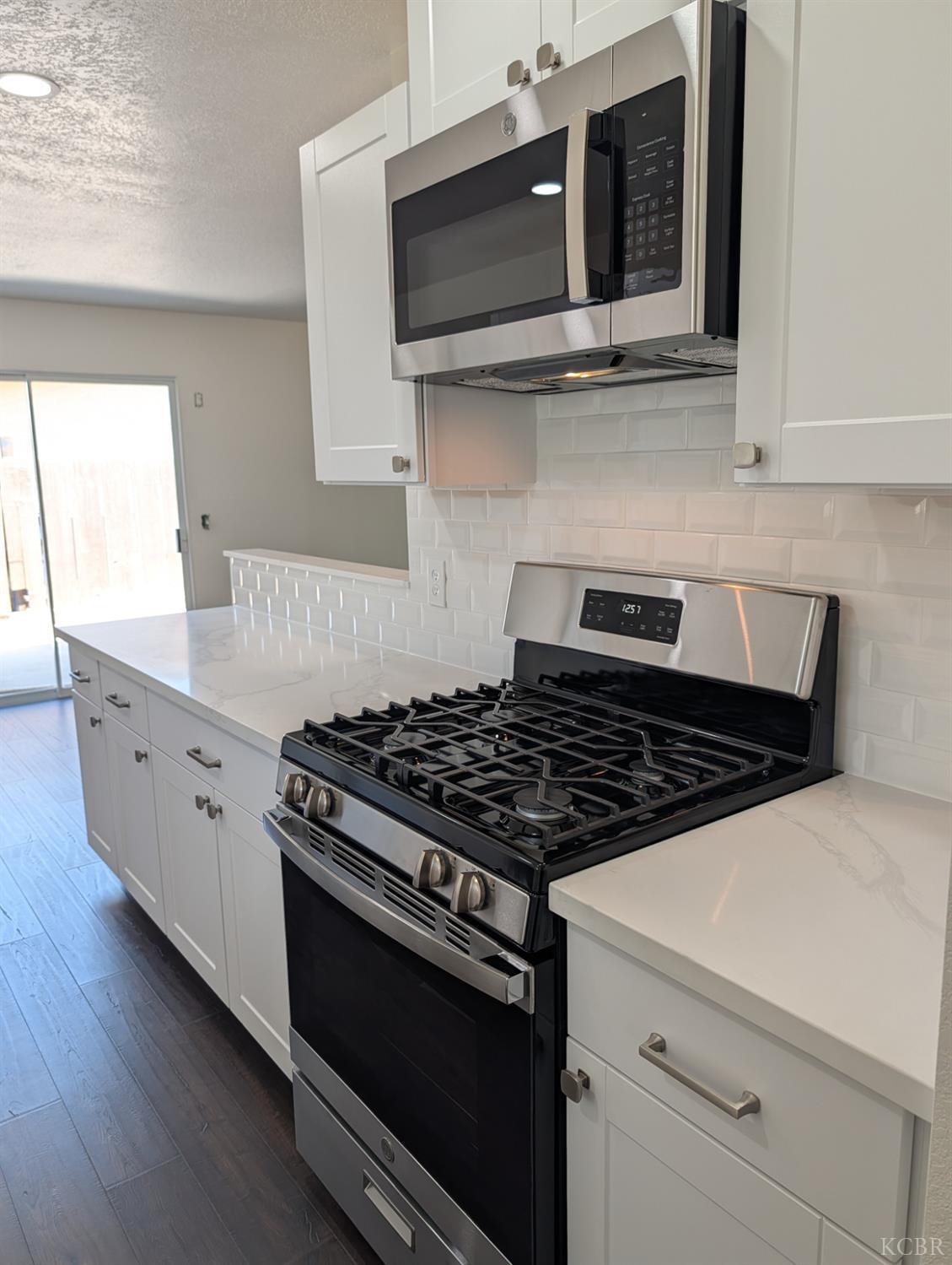 920 Avocado Dr, Lemoore, CA 93245