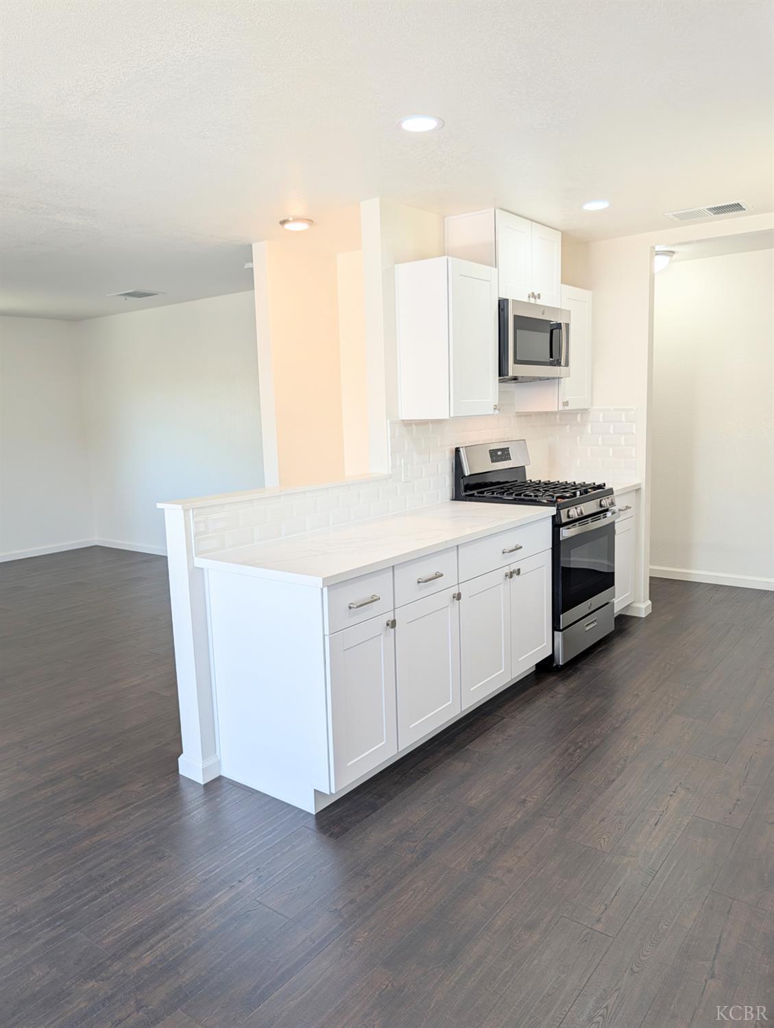 920 Avocado Dr, Lemoore, CA 93245