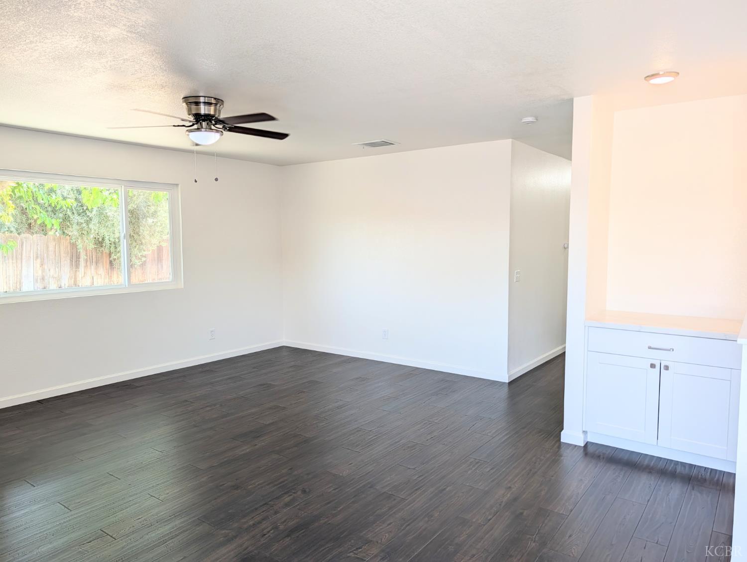 920 Avocado Dr, Lemoore, CA 93245