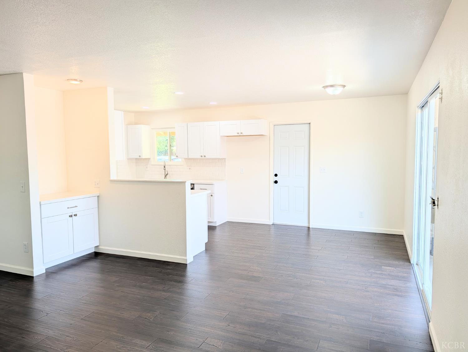 920 Avocado Dr, Lemoore, CA 93245