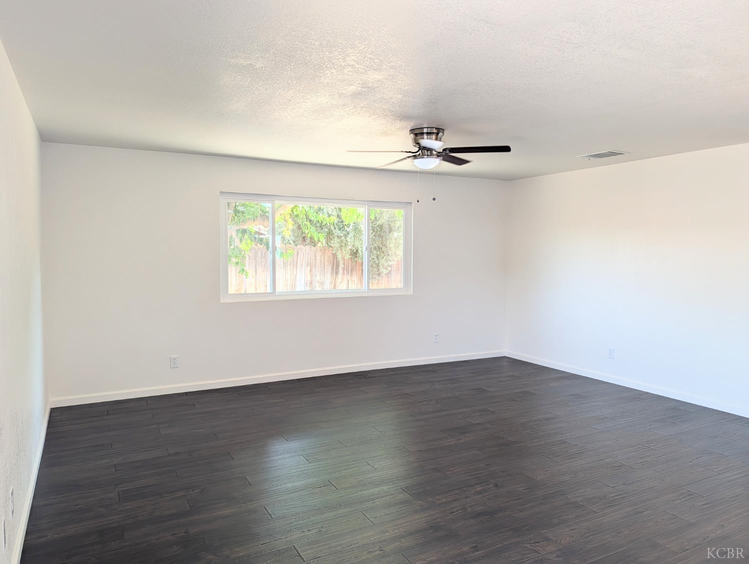 920 Avocado Dr, Lemoore, CA 93245