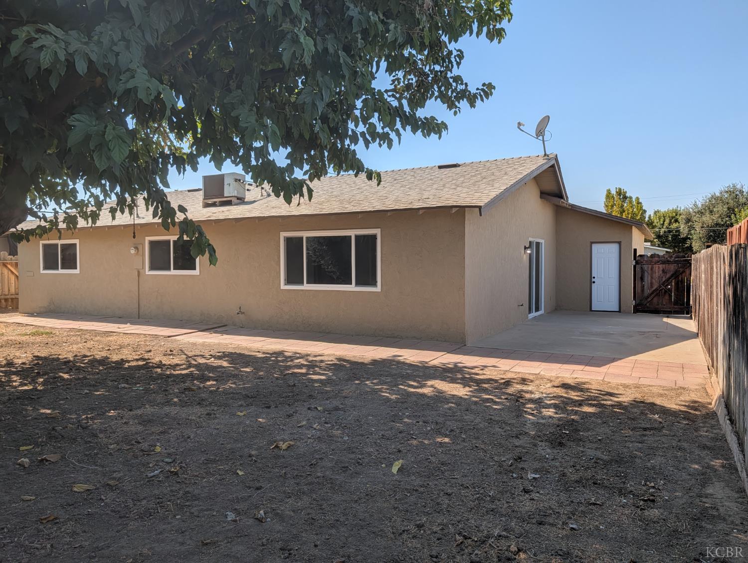 920 Avocado Dr, Lemoore, CA 93245