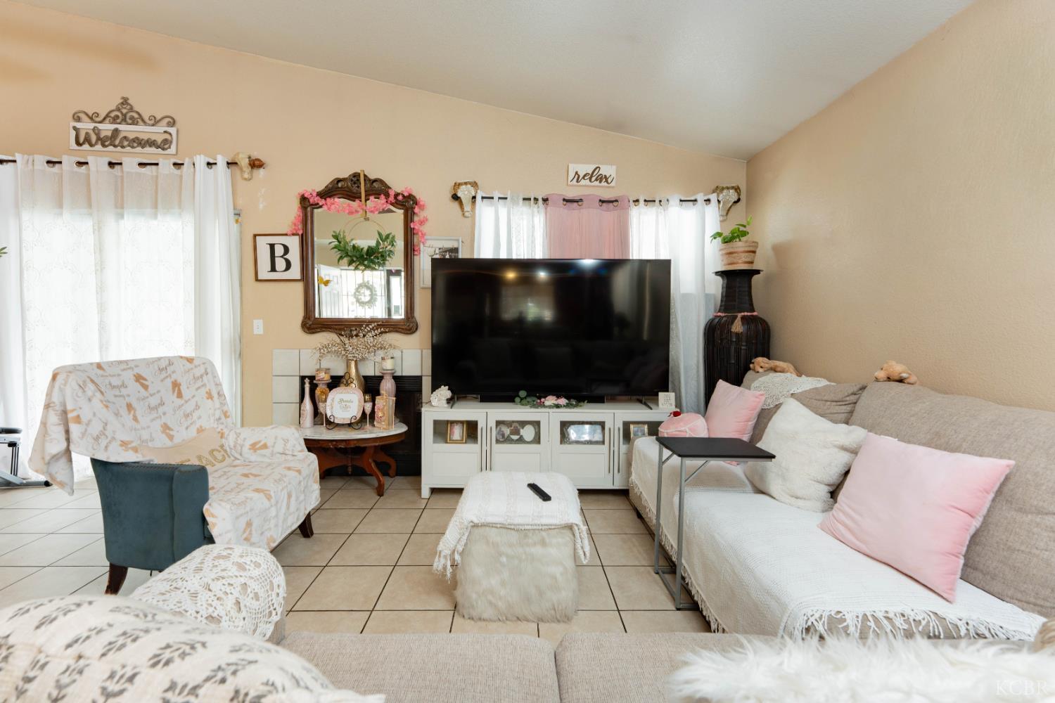 1131 W Madalyn Ave, Tulare, CA 93274