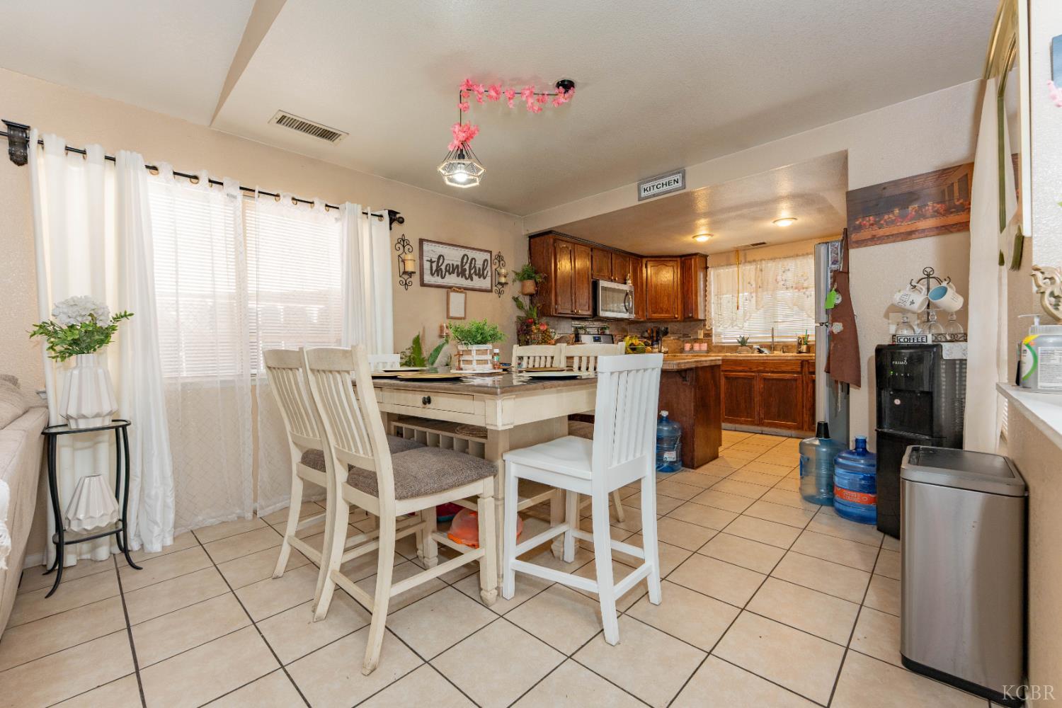 1131 W Madalyn Ave, Tulare, CA 93274