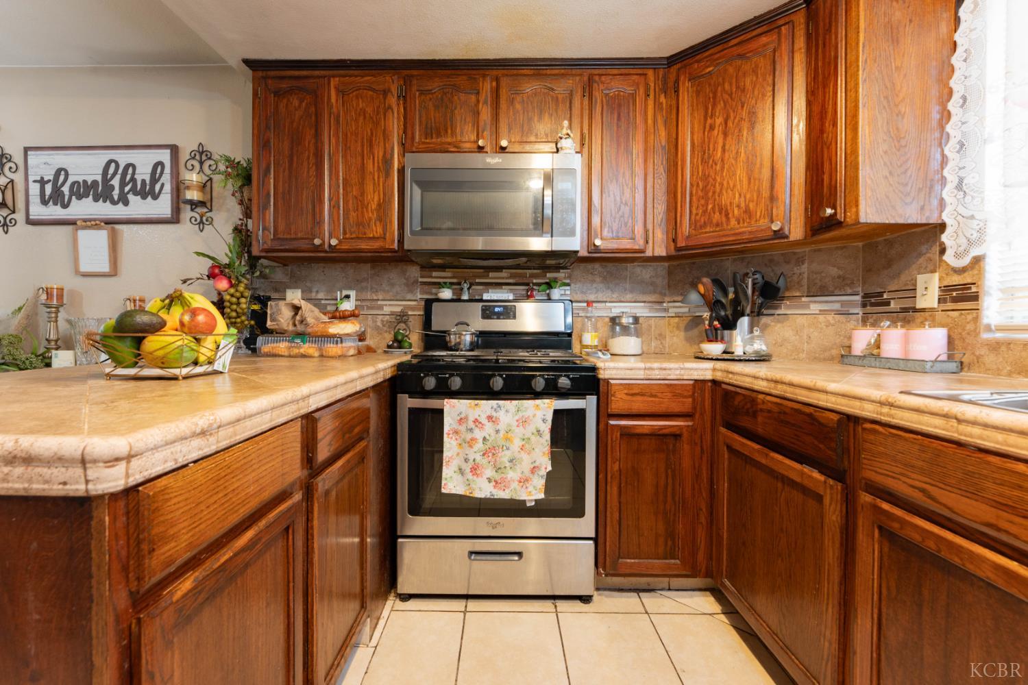 1131 W Madalyn Ave, Tulare, CA 93274