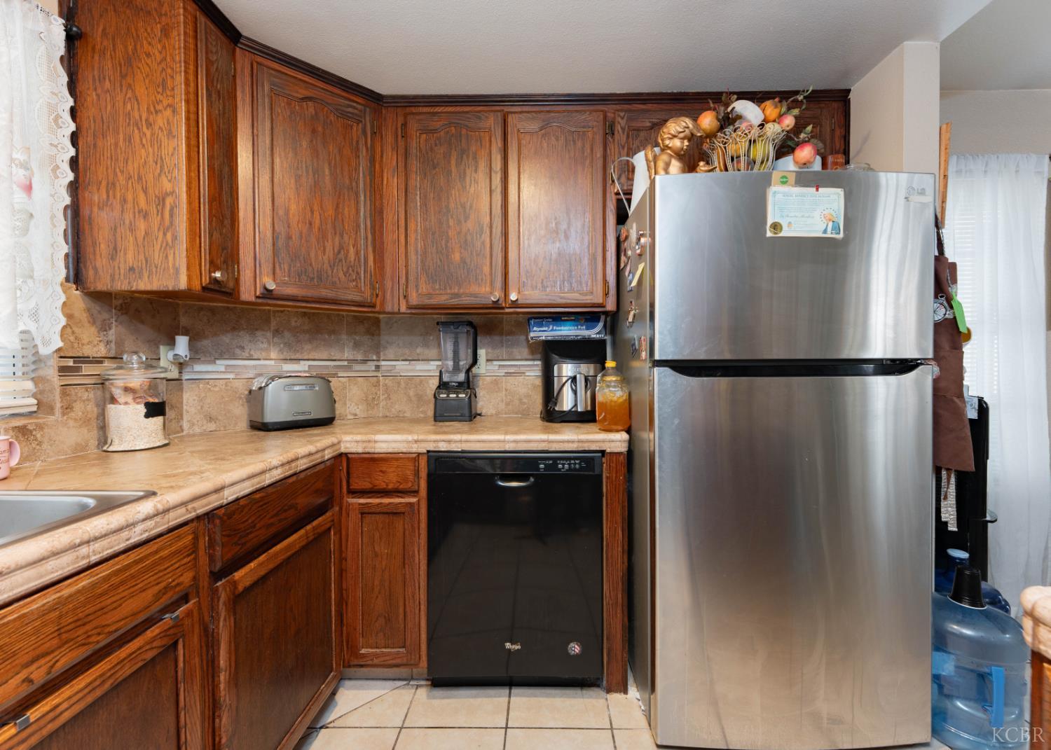 1131 W Madalyn Ave, Tulare, CA 93274