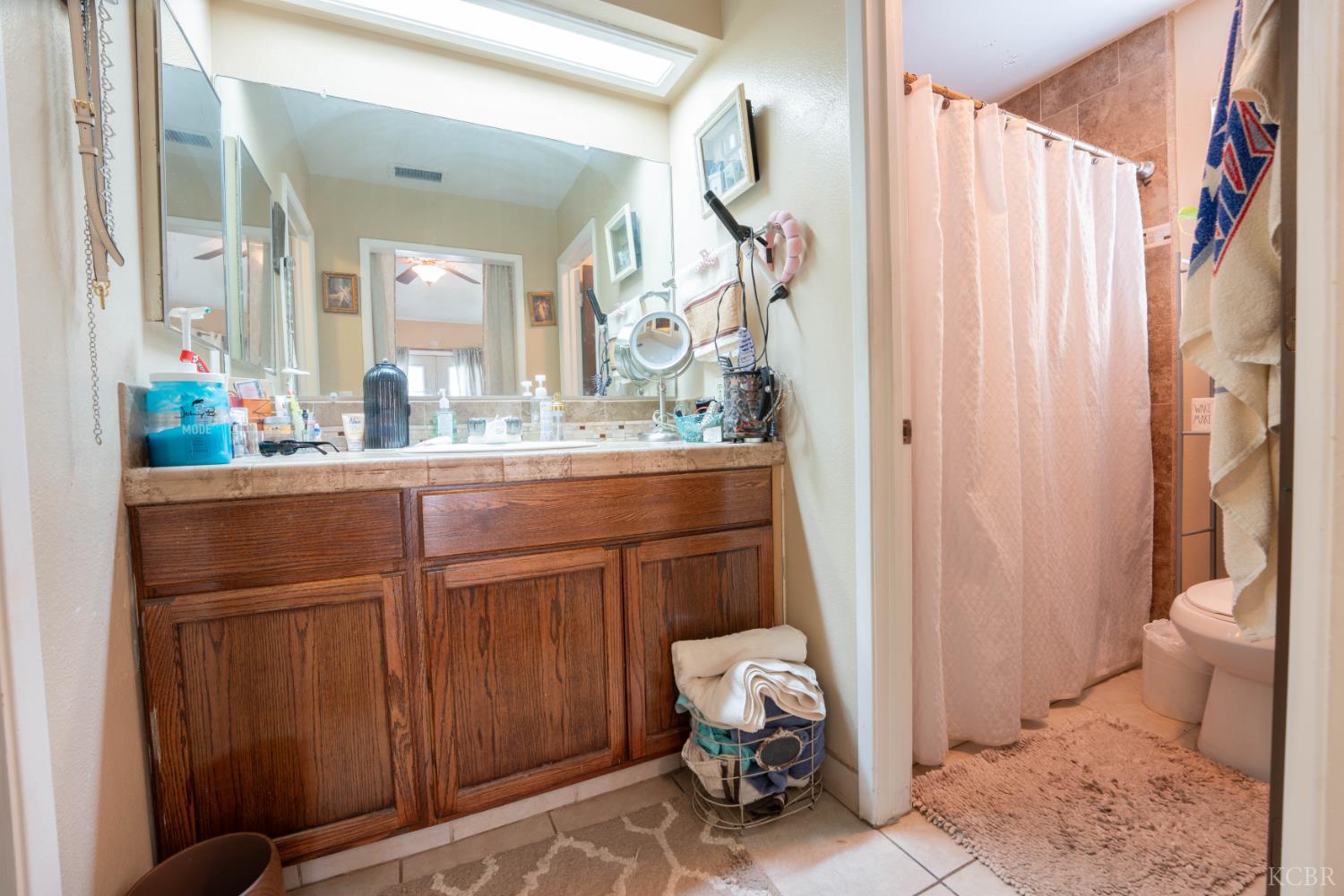 1131 W Madalyn Ave, Tulare, CA 93274