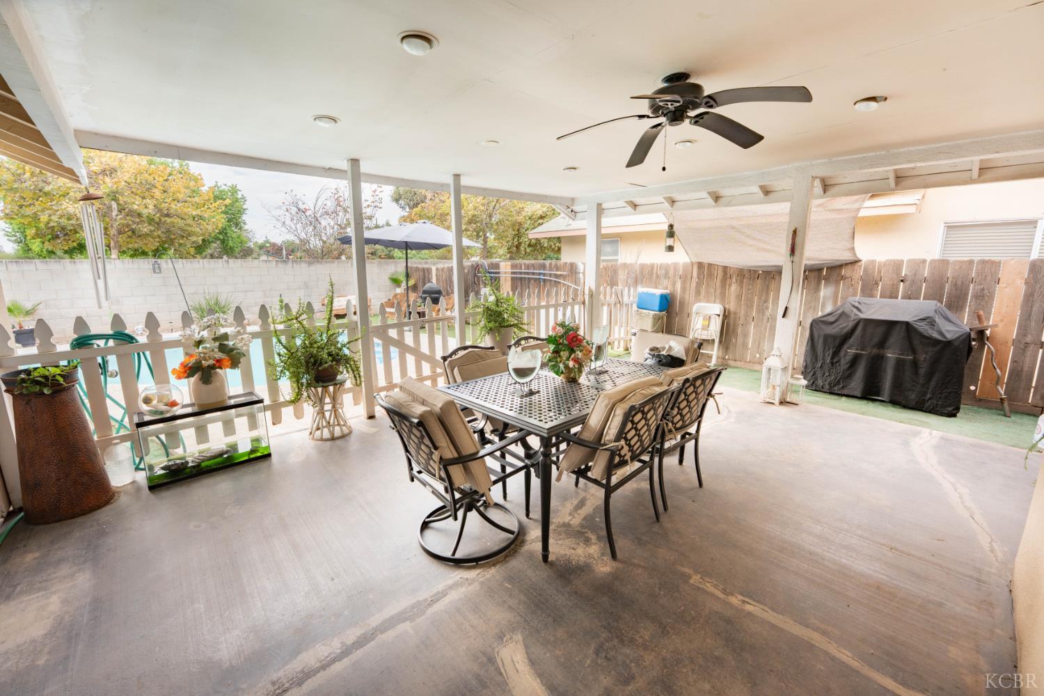 1131 W Madalyn Ave, Tulare, CA 93274