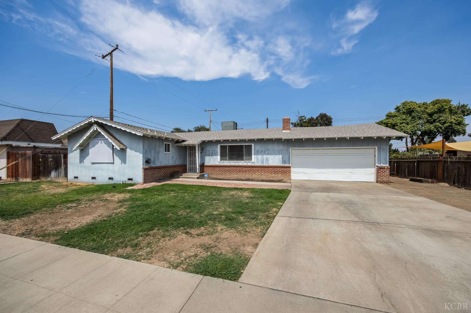 1612 W Caldwell Ave, Visalia, CA 93277