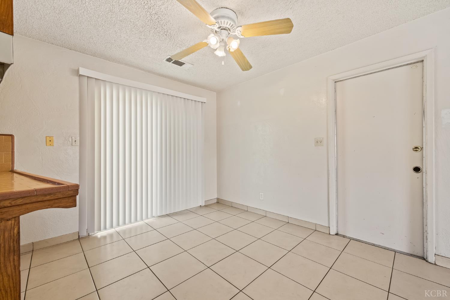 1612 W Caldwell Ave, Visalia, CA 93277
