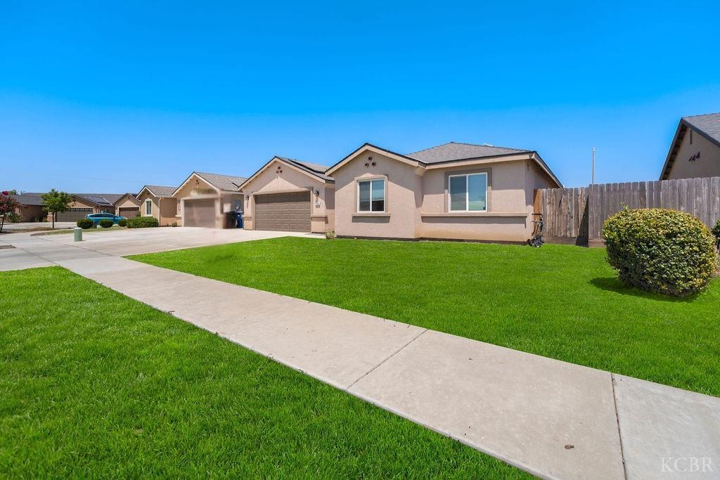 2439 Madeline Dr, Hanford, CA 93230