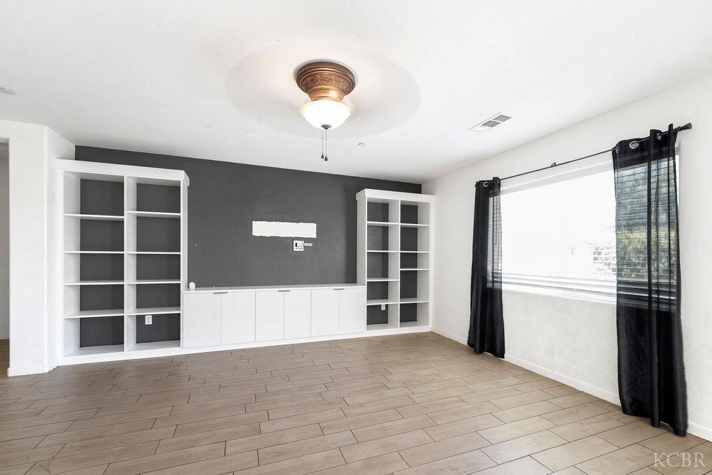 2439 Madeline Dr, Hanford, CA 93230