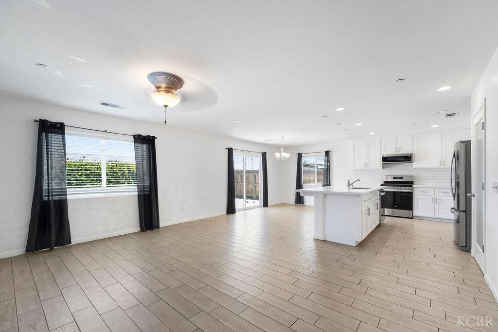 2439 Madeline Dr, Hanford, CA 93230