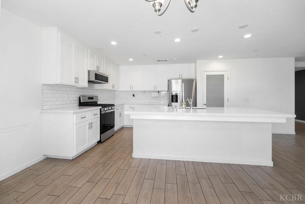 2439 Madeline Dr, Hanford, CA 93230