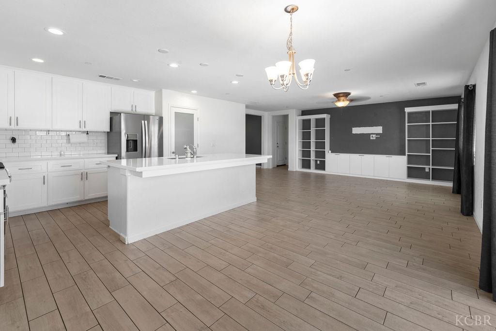 2439 Madeline Dr, Hanford, CA 93230