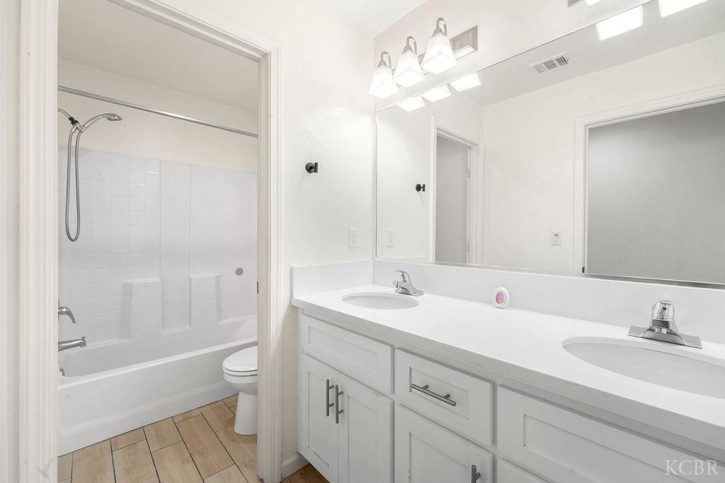 2439 Madeline Dr, Hanford, CA 93230