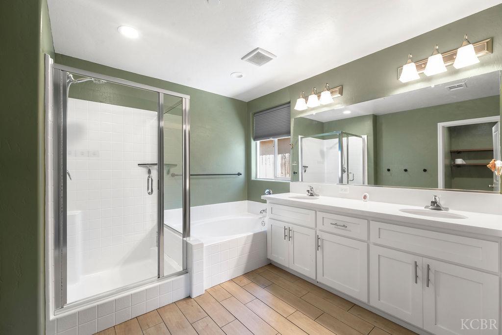 2439 Madeline Dr, Hanford, CA 93230