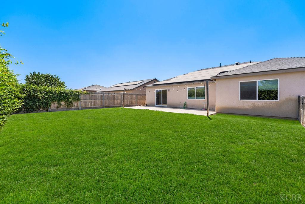 2439 Madeline Dr, Hanford, CA 93230