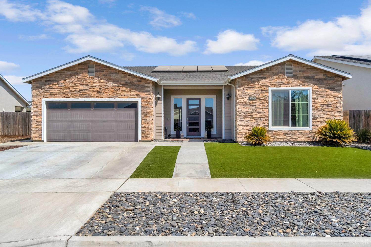 2428 W Bristol Ln, Hanford, CA 93230