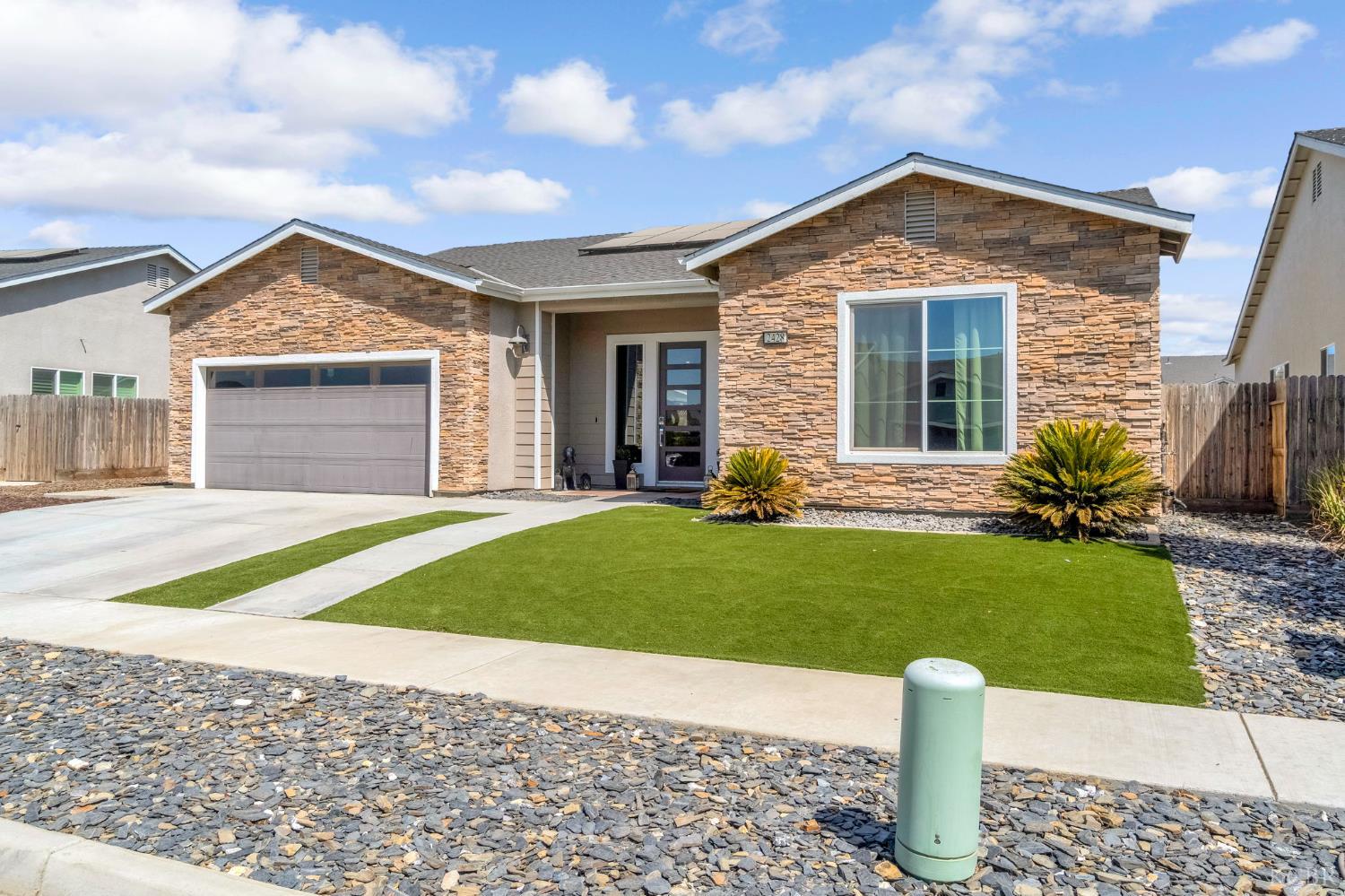 2428 W Bristol Ln, Hanford, CA 93230