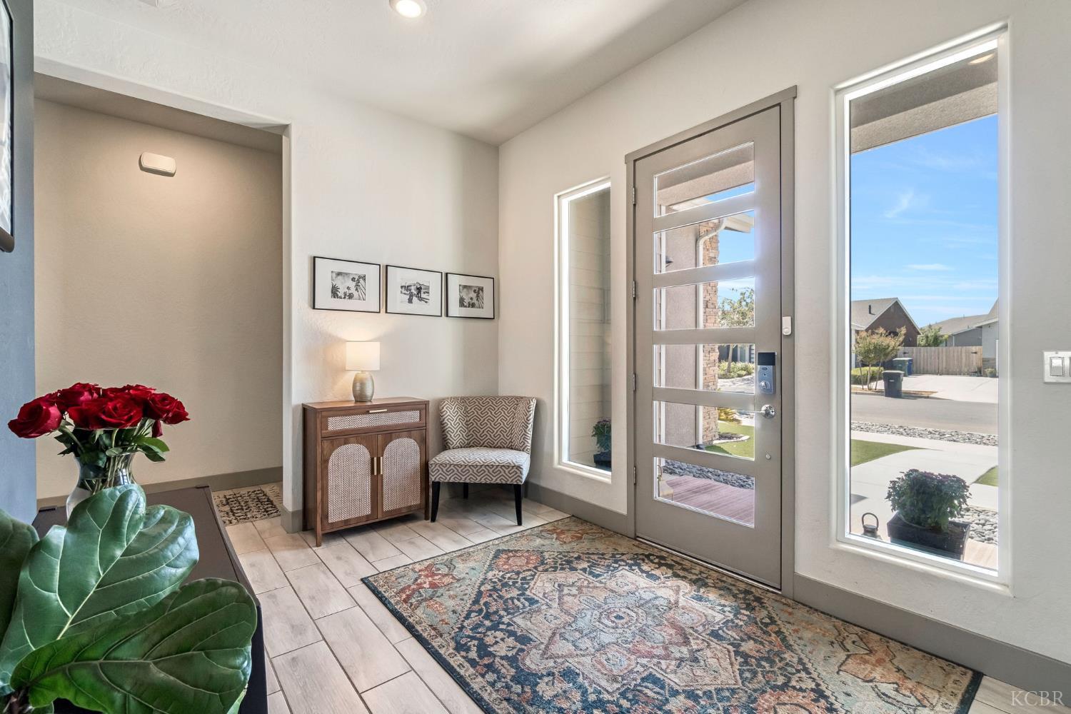 2428 W Bristol Ln, Hanford, CA 93230