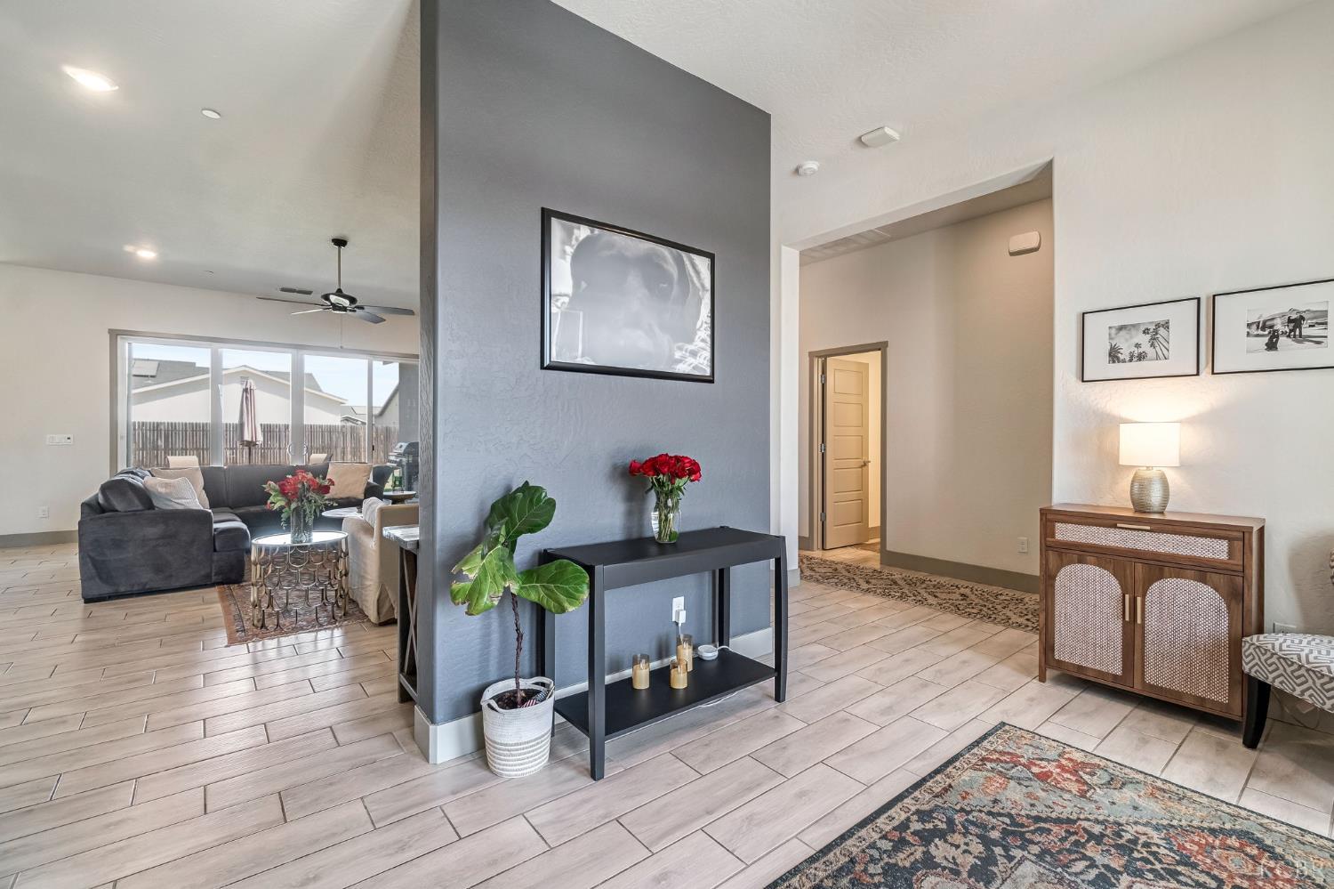 2428 W Bristol Ln, Hanford, CA 93230