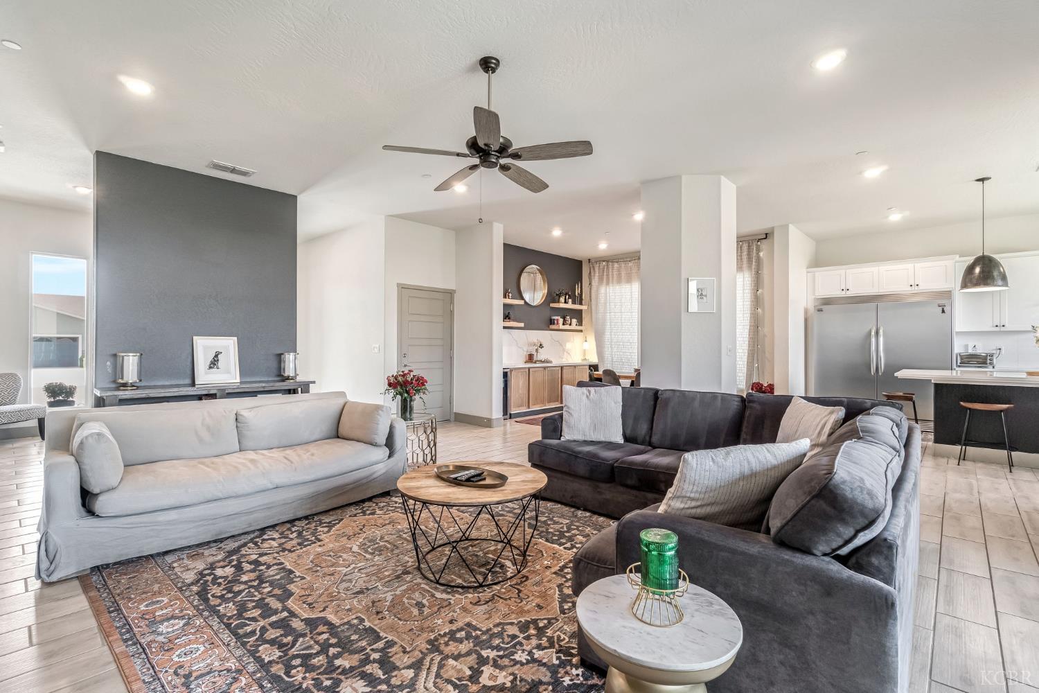 2428 W Bristol Ln, Hanford, CA 93230