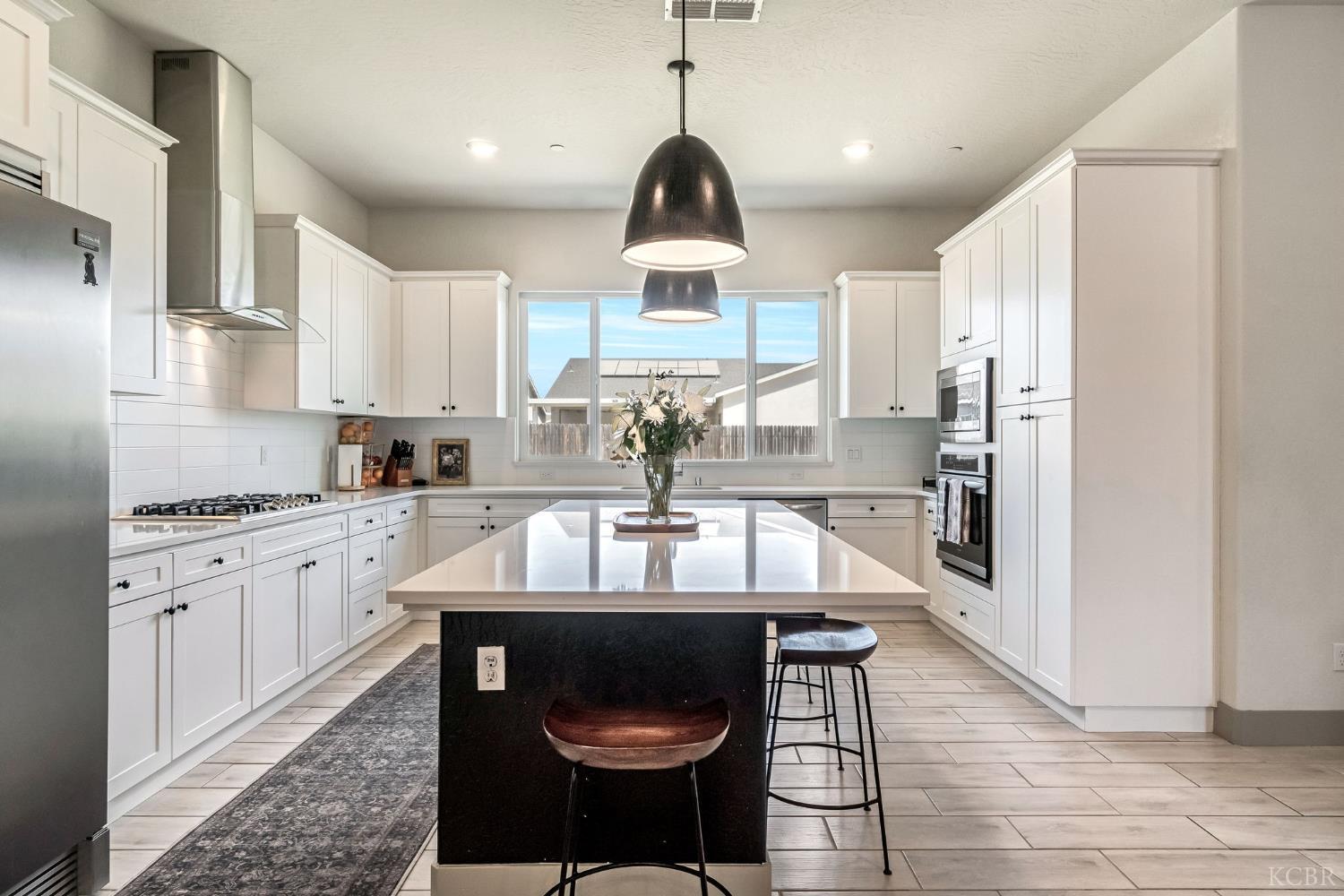 2428 W Bristol Ln, Hanford, CA 93230