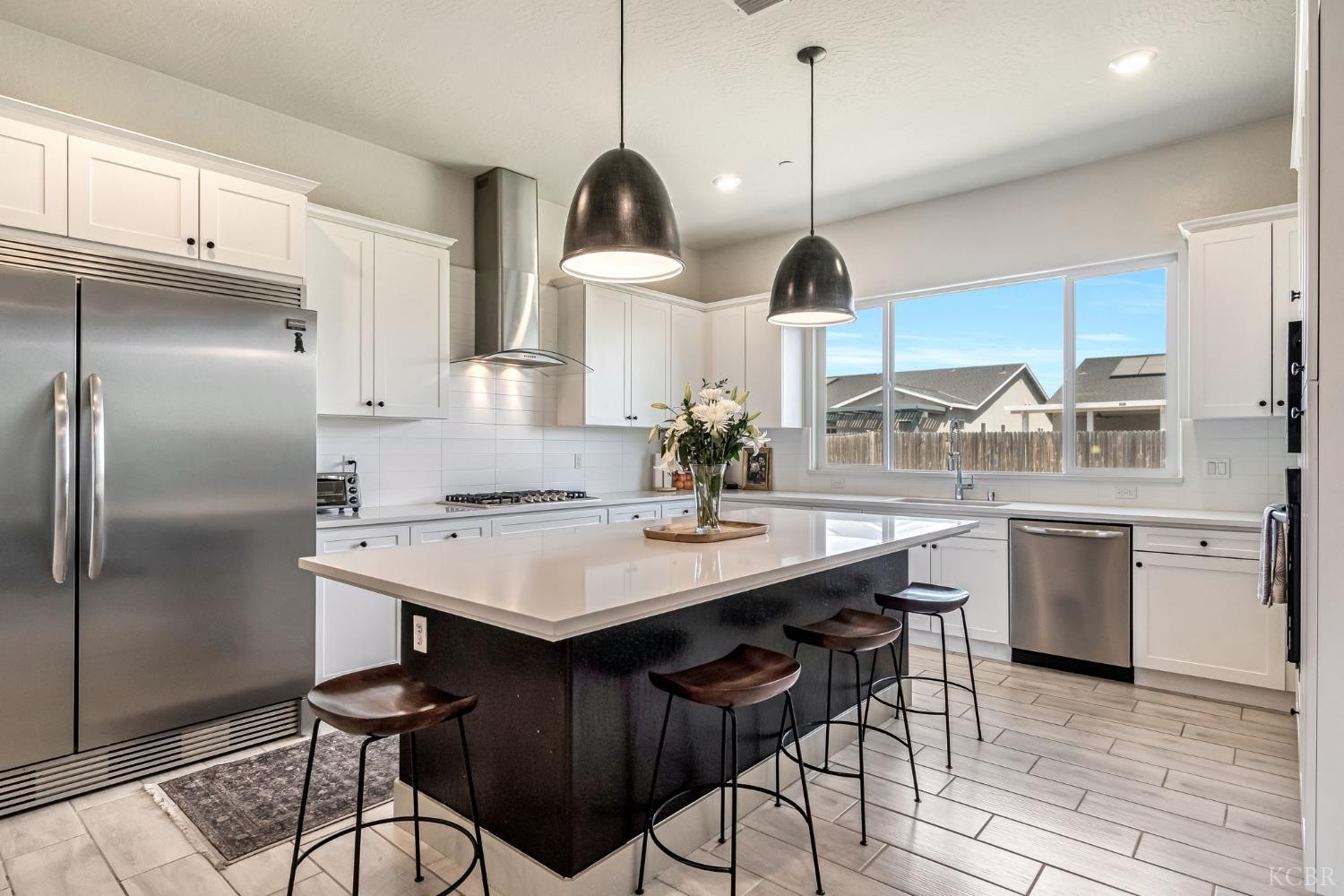 2428 W Bristol Ln, Hanford, CA 93230