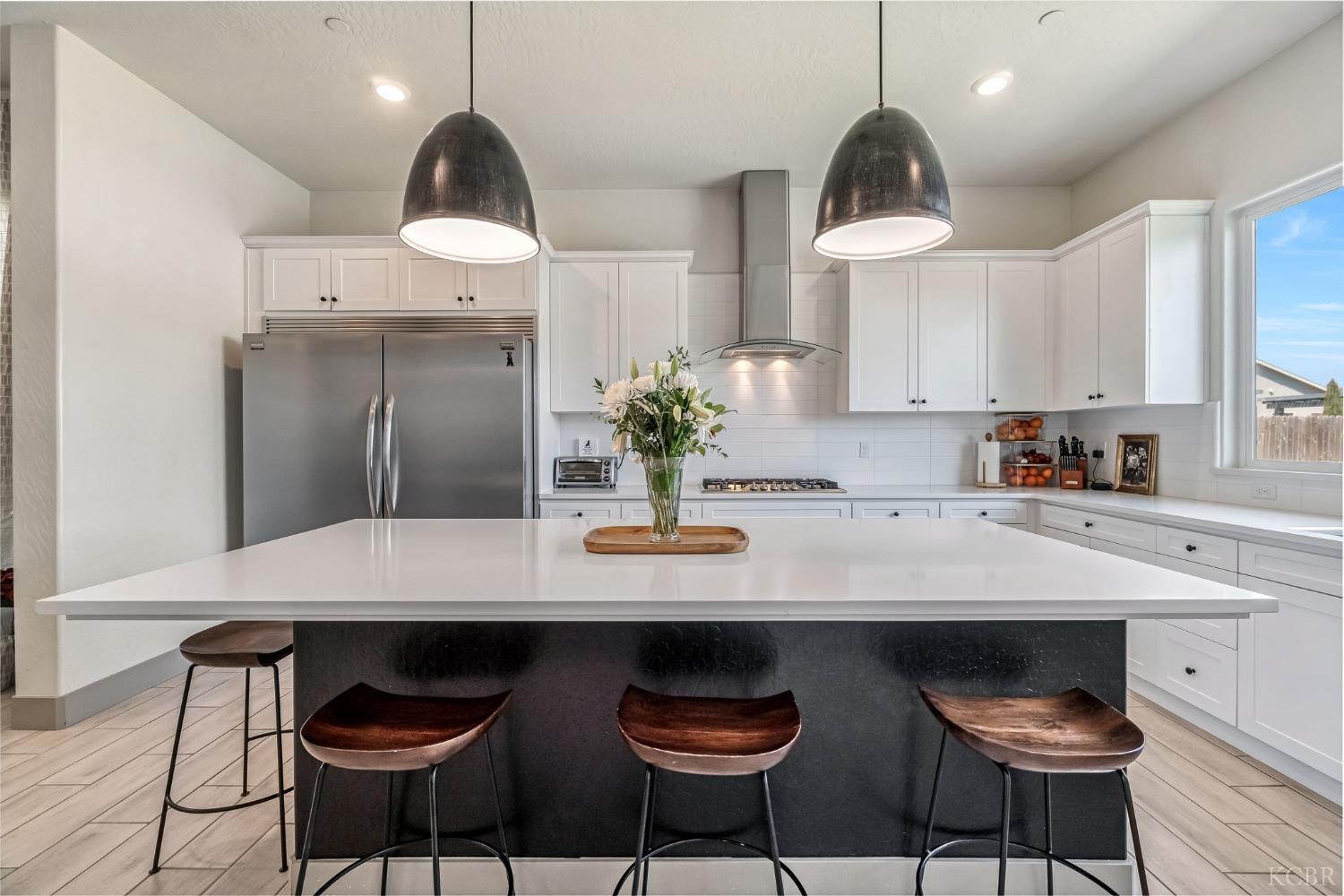 2428 W Bristol Ln, Hanford, CA 93230